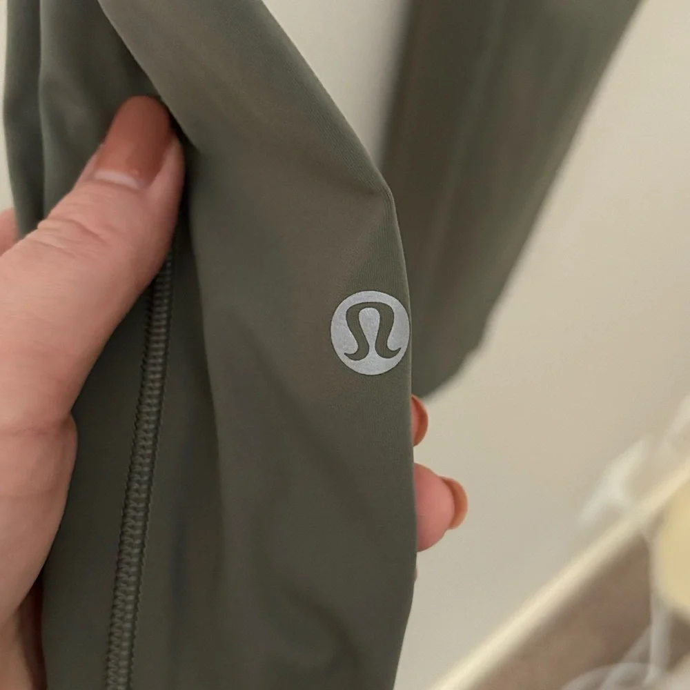 Lululemon Base Pace High-Rise Pocket Tight 25” – Dark Olive – Size 6 - Picture 5 of 6